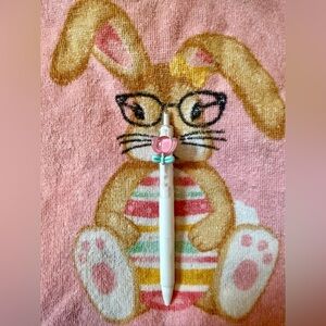 🌷 White Clicky Grippy Quick-Drying Black Ink Gel Pen with Pink Tulip Flower Clip